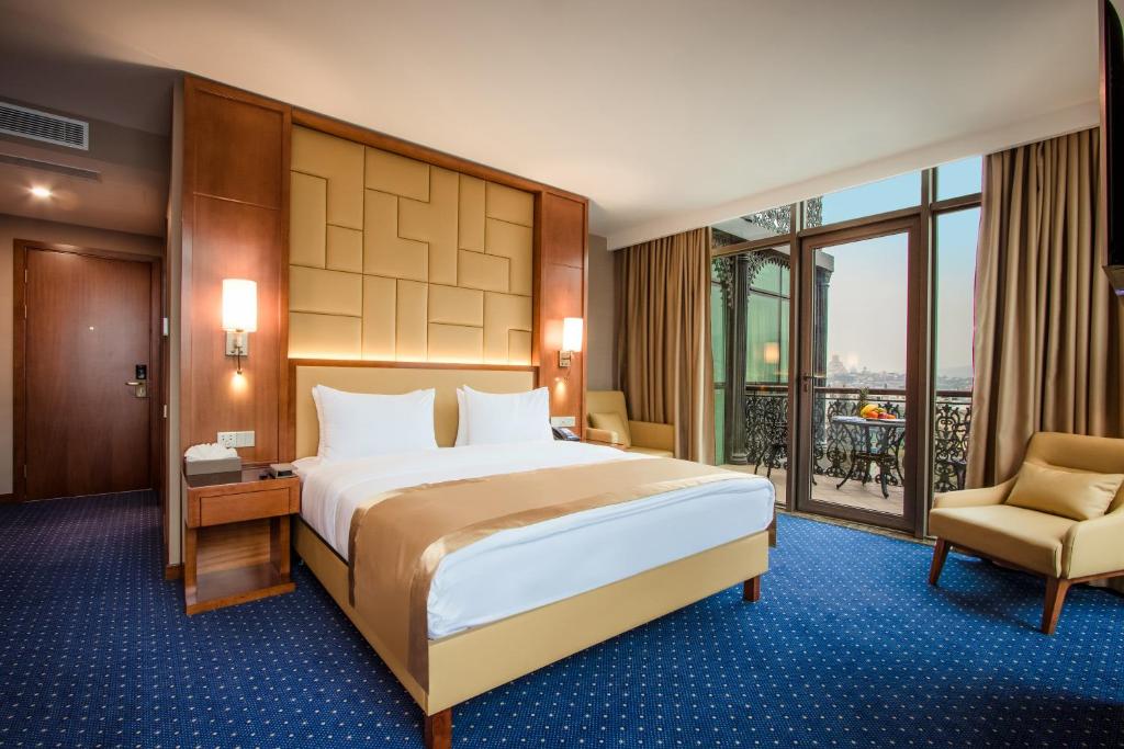 Postel nebo postele na pokoji v ubytování New Tiflis Hotel