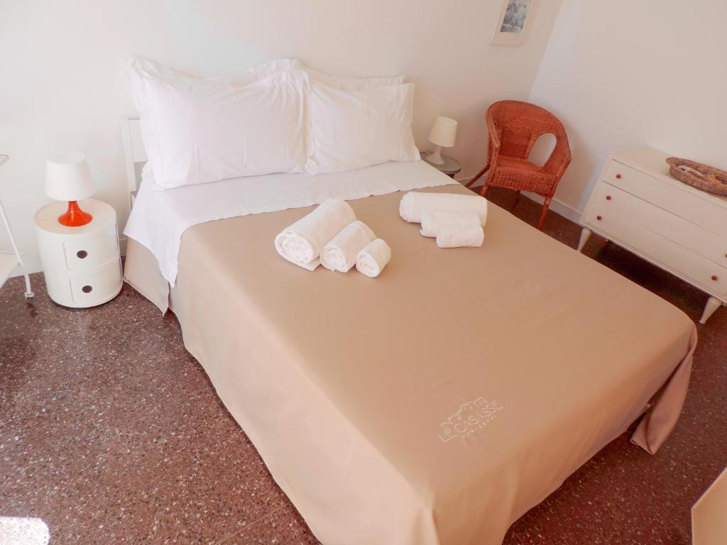a bedroom with a bed with two towels on it at Le Casasse "Paradiso" in Varigotti