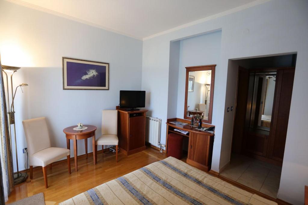 Telewizja i/lub zestaw kina domowego w obiekcie Villa Ivana B&B