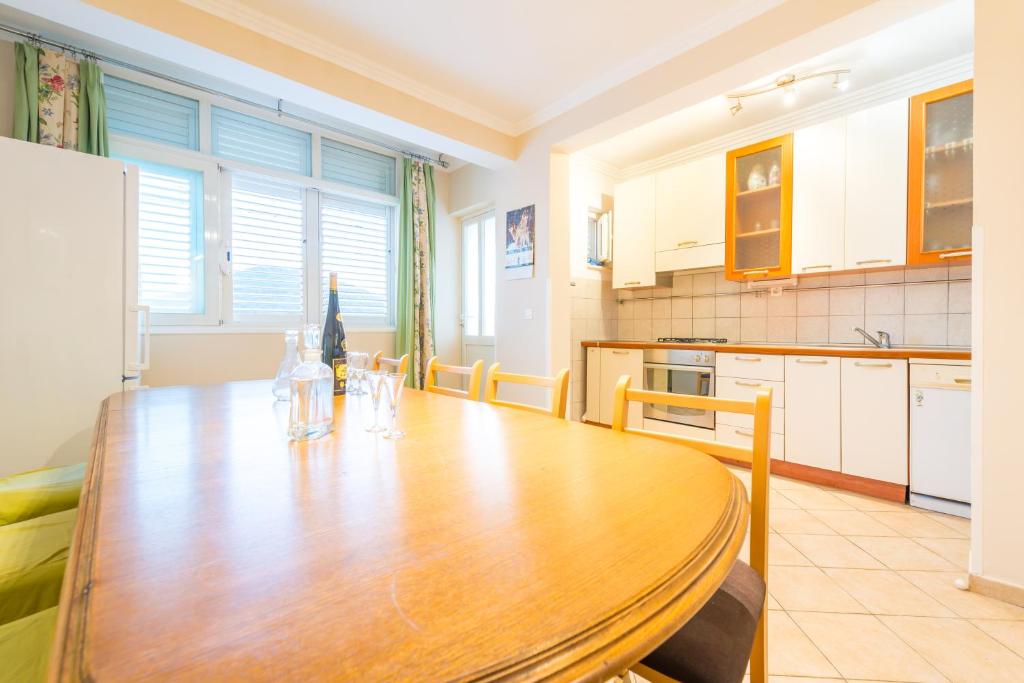 Kuchyňa alebo kuchynka v ubytovaní Apartment Miha Marusic