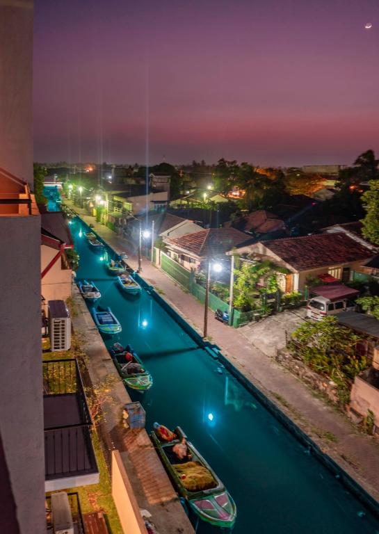 Bazén v ubytování Hive 68 - Hotel and Resorts (Negombo) nebo v jeho okolí