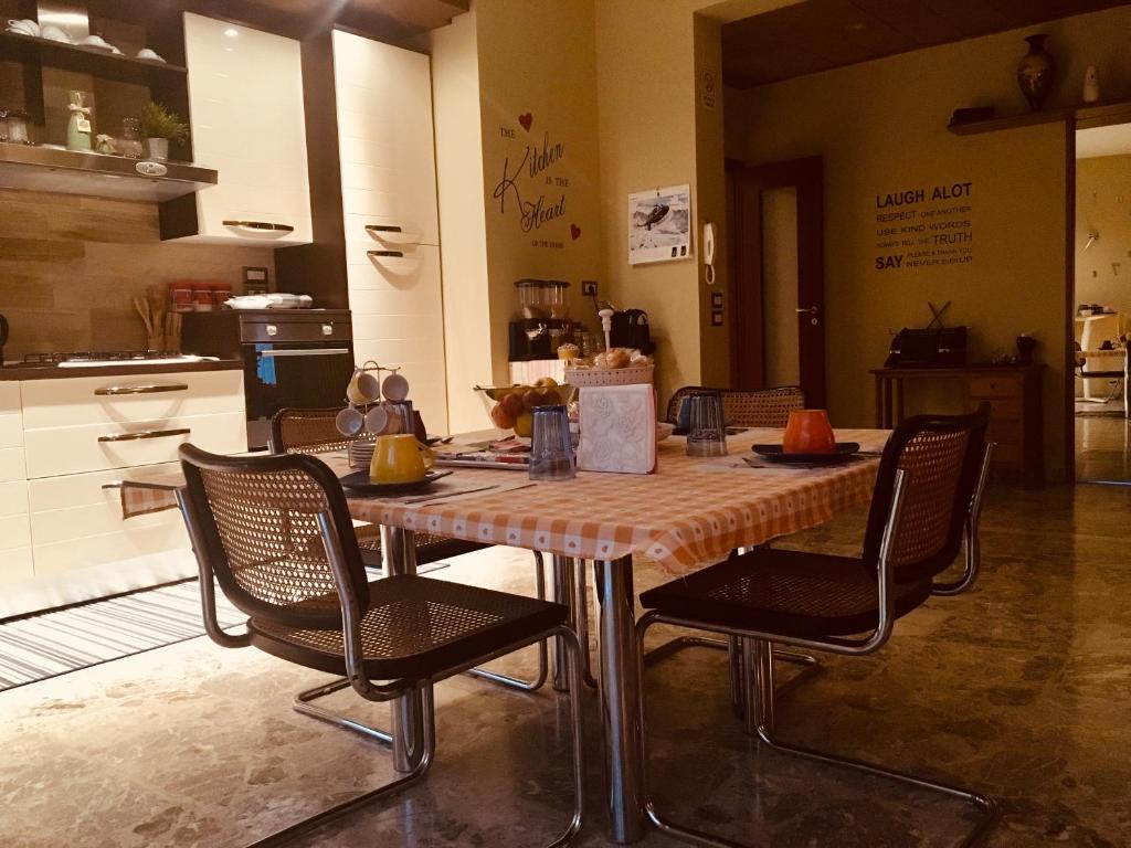 Kuchyňa alebo kuchynka v ubytovaní B&B AMICI MIEI