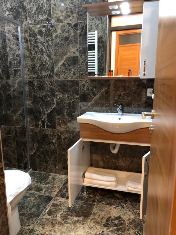 Koupelna v ubytování Masal Hotel