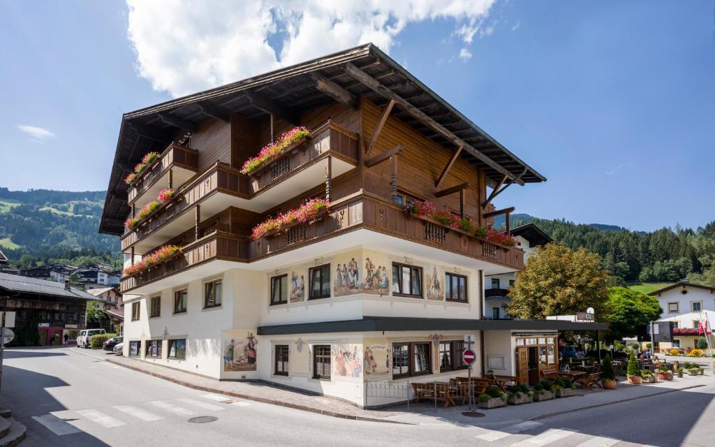 Nespecifikovaný výhled na hory nebo výhled na hory při pohledu z hotelu