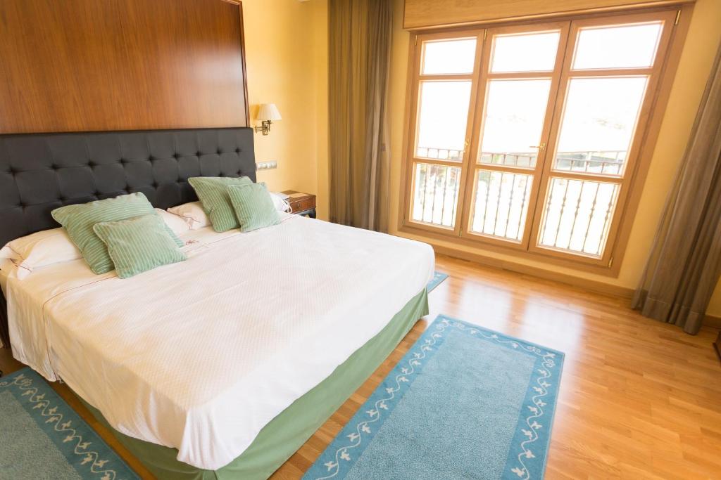 Postel nebo postele na pokoji v ubytování Hotel Torremilanos