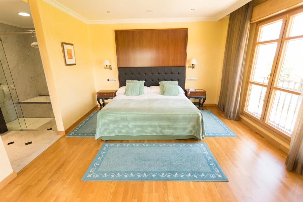 Postel nebo postele na pokoji v ubytování Hotel Torremilanos