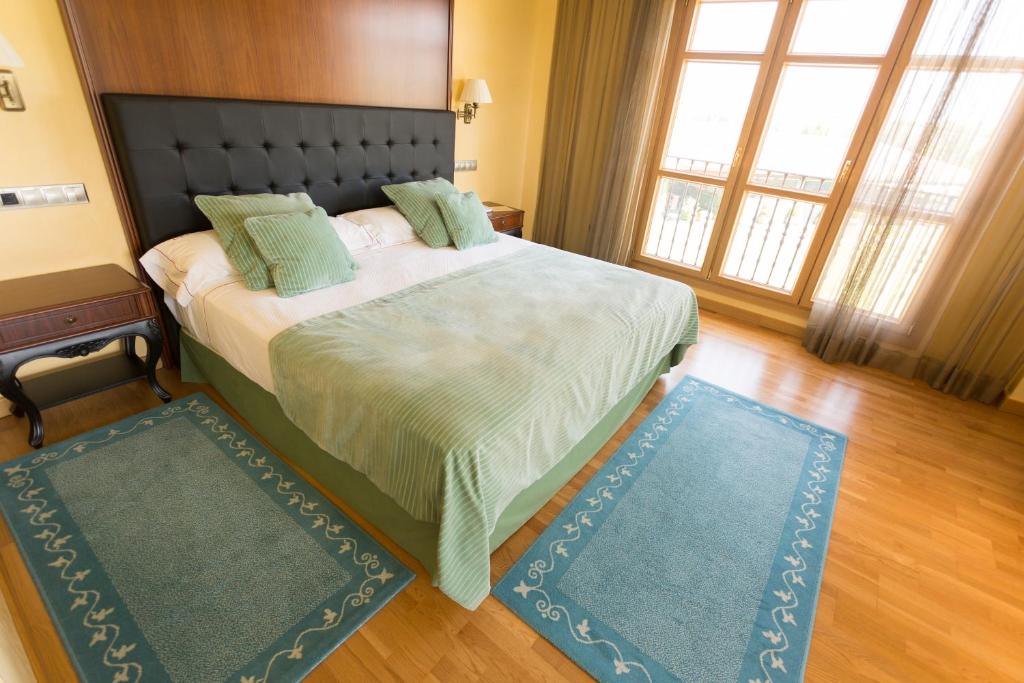 Postel nebo postele na pokoji v ubytování Hotel Torremilanos
