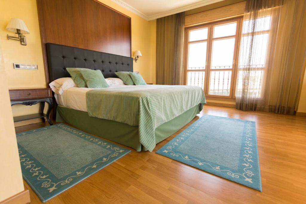 Postel nebo postele na pokoji v ubytování Hotel Torremilanos