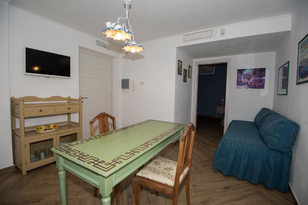 A television and/or entertainment centre at Matilde