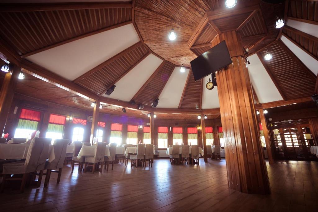 Restaurace v ubytování Hotel Insula