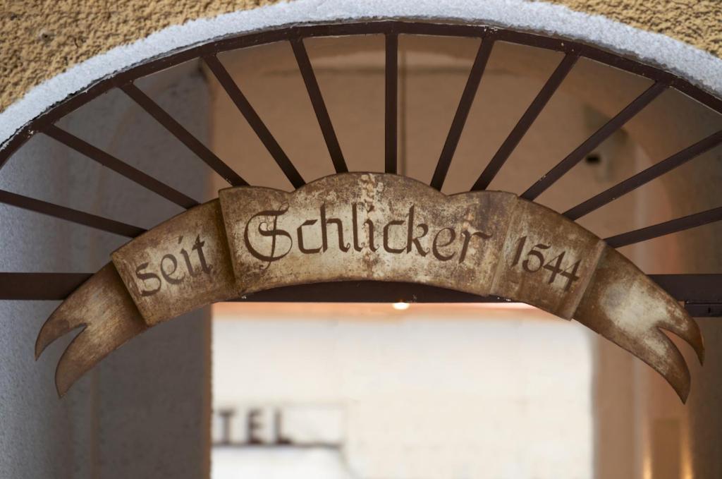 a metal sign that reads southcliffe over a door at Hotel Schlicker in Munich