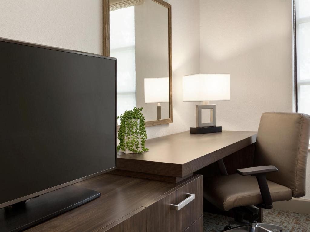 TV a/nebo společenská místnost v ubytování Buena Vista Suites Orlando