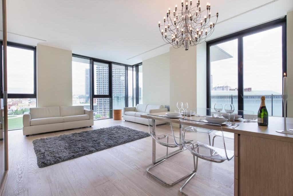 Stylish elegant Apartment in Torre Solaria with exclusive Milan's view