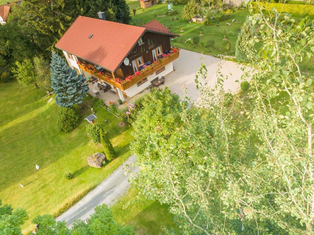 an overhead view of a house with a yard at Gästehaus Philipp in Mehlmeisel