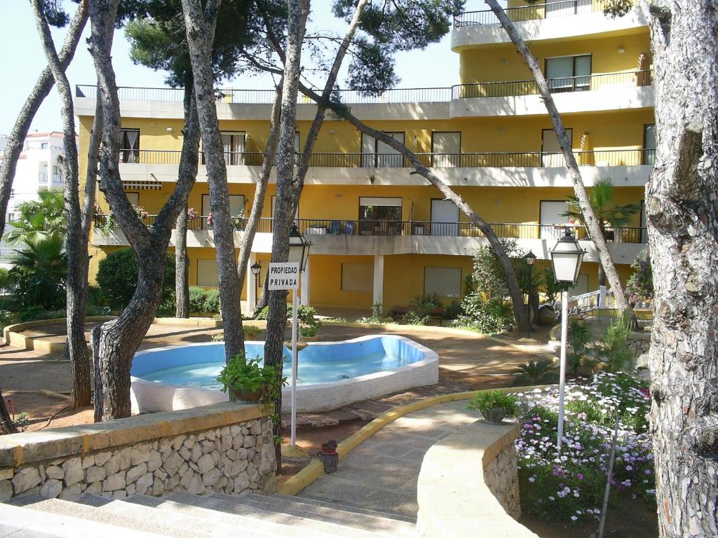a swimming pool in front of a building at Apartamento tosca mar con balcon 421 in Moraira