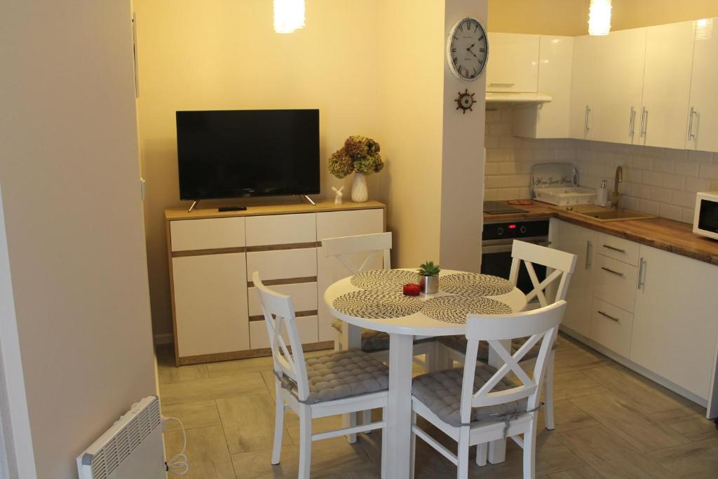 Kuchnia lub aneks kuchenny w obiekcie Apartament "Zacisze"