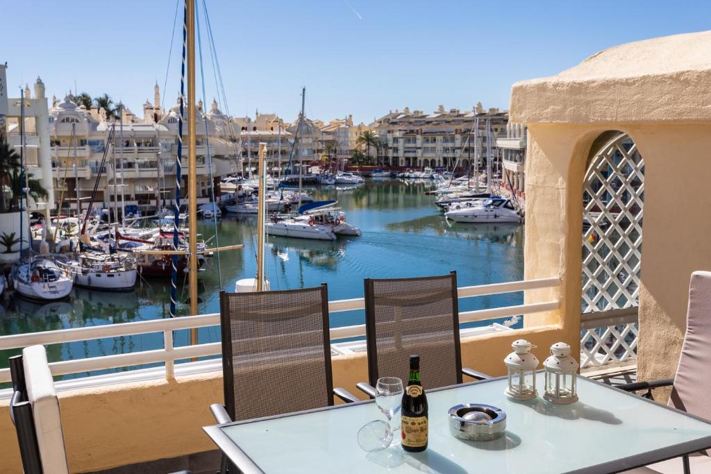 Magnifico apartamento con vistas en Puerto Marina ...