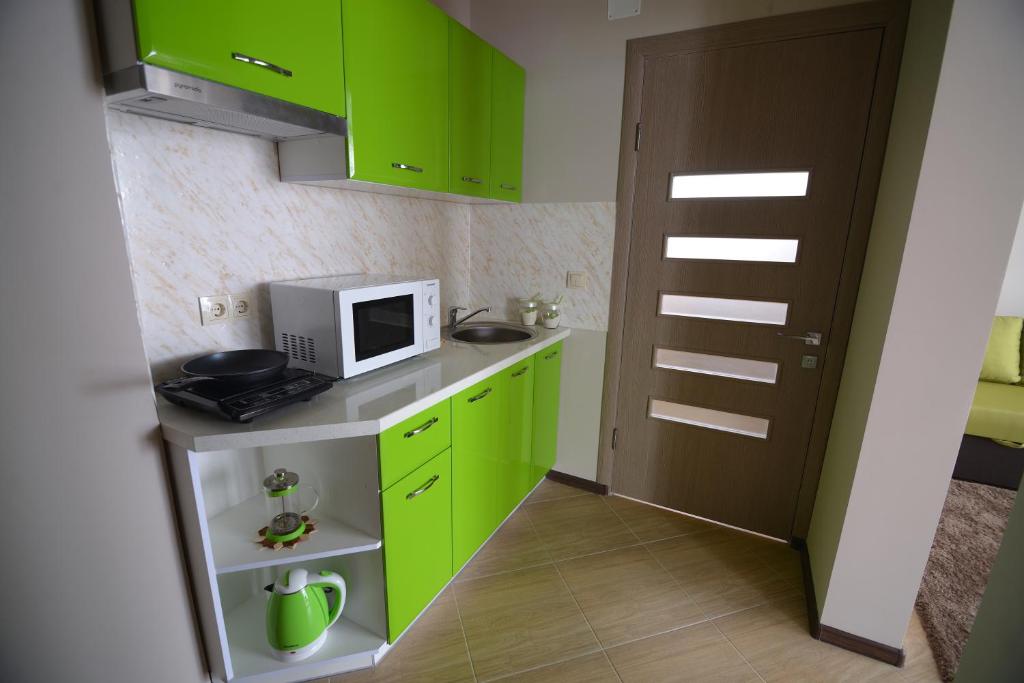 Kuchyň nebo kuchyňský kout v ubytování Ozone minihotel