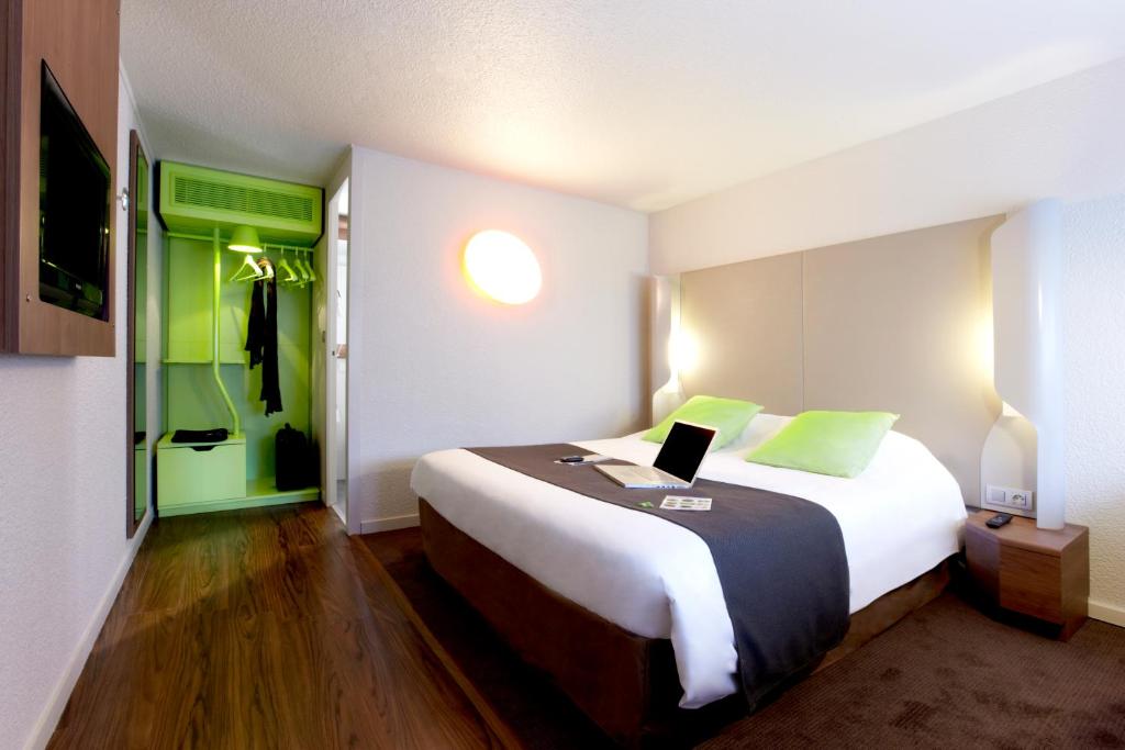 Katil atau katil-katil dalam bilik di Campanile Bayonne