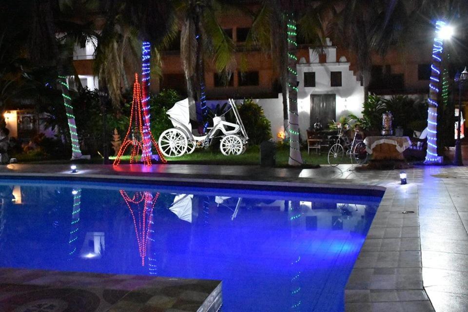 Bazén v ubytování Hotel Mar y Luna nebo v jeho okolí