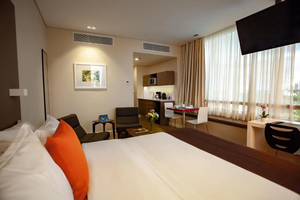 Postel nebo postele na pokoji v ubytování Paseo La Galería Hotel & Suites