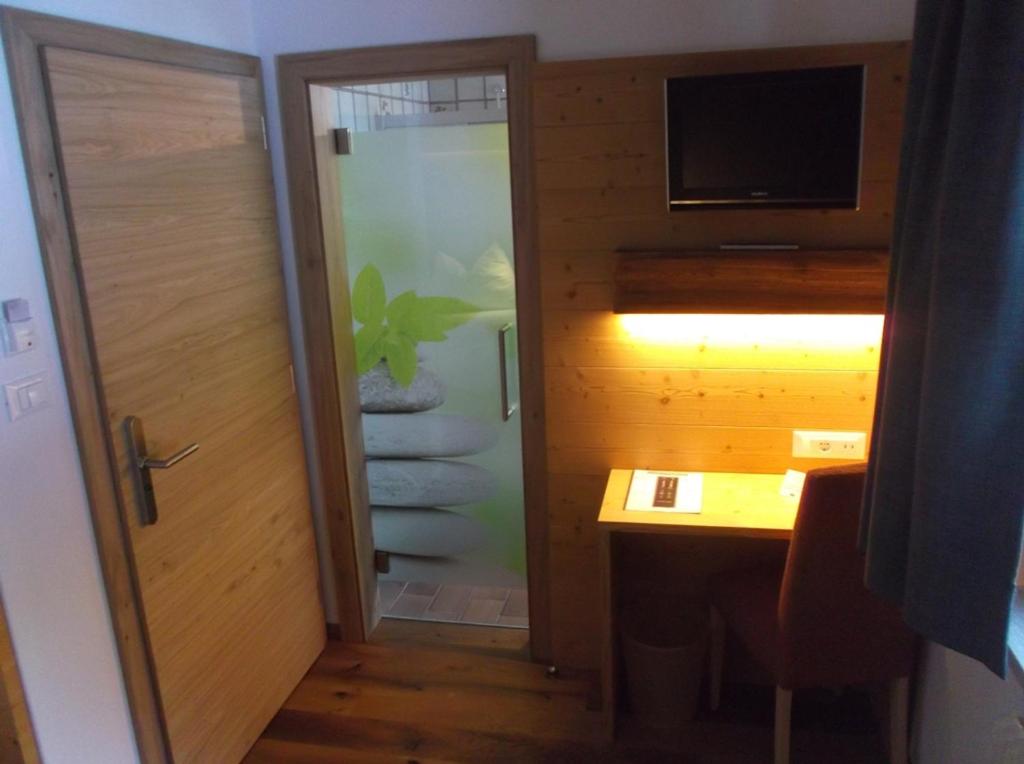 Telewizja i/lub zestaw kina domowego w obiekcie Gasthof Edelweiss