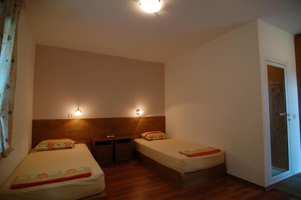Postel nebo postele na pokoji v ubytování Sinia Vir Eco Residence