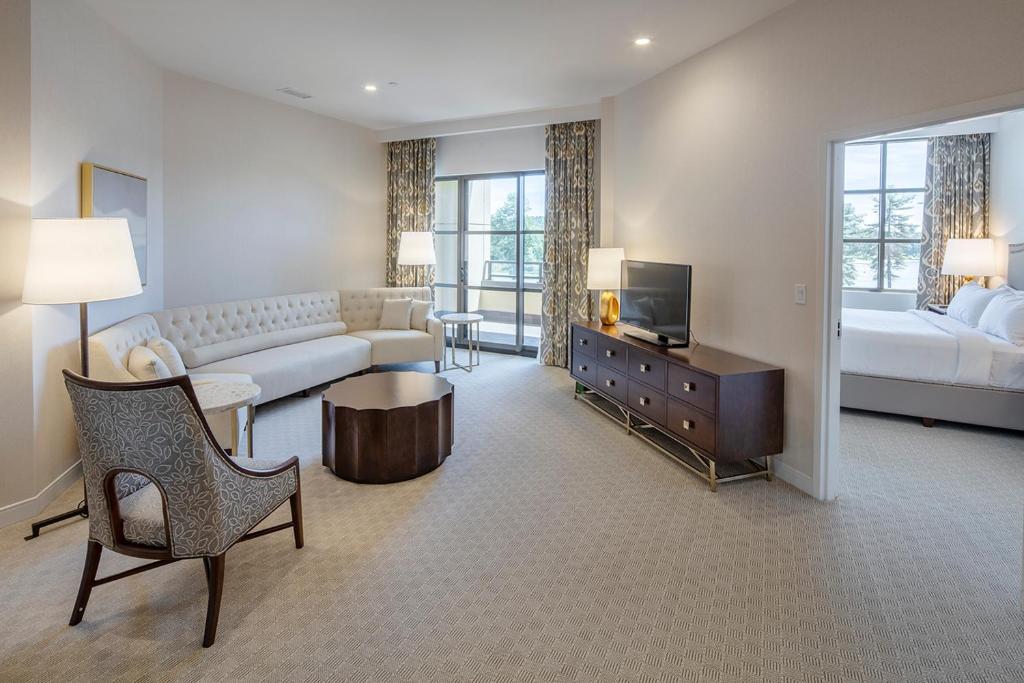 YO1 Longevity & Health Resorts, Catskills - Suite With Lake View