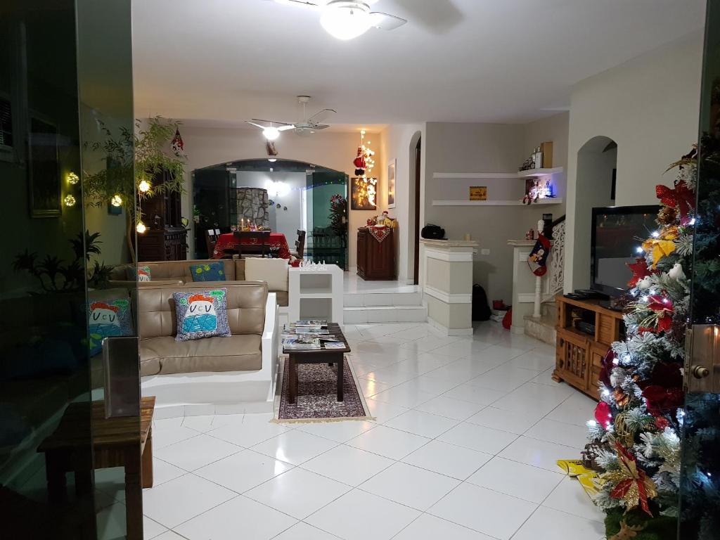  Casa Inteira Balneário Praia de Pernambuco Guarujá