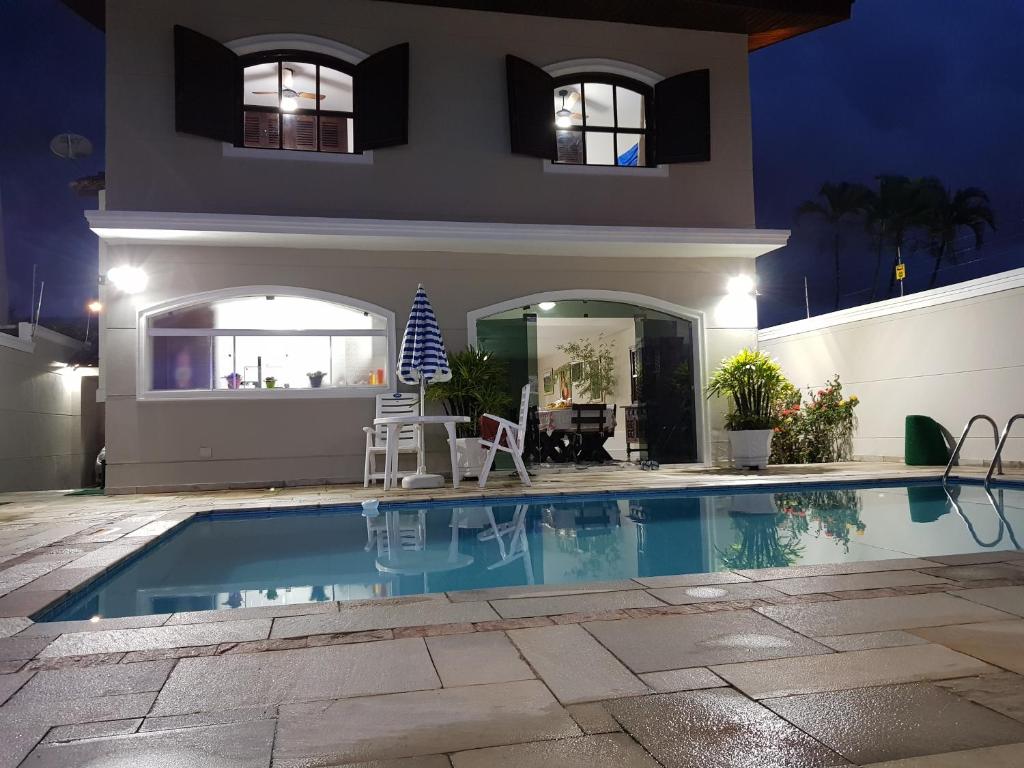  Casa Inteira Balneário Praia de Pernambuco Guarujá