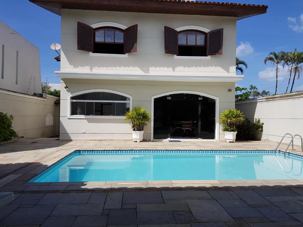  Casa Inteira Balneário Praia de Pernambuco Guarujá
