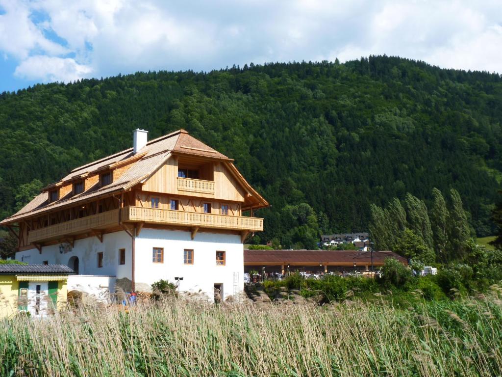 Nespecifikovaný výhled na hory nebo výhled na hory při pohledu z hotelu