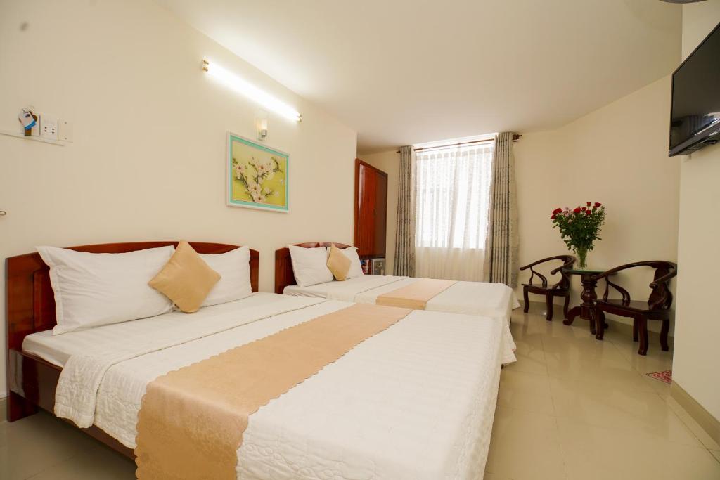 Postel nebo postele na pokoji v ubytování Nguyen Ha Hotel