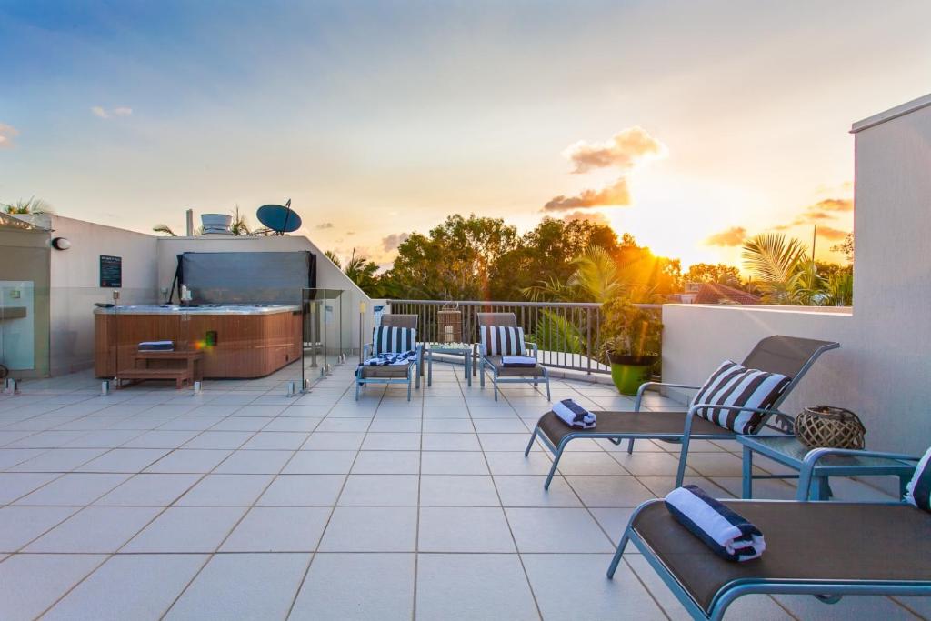 Noosa Tropicana - Appartement Sur Le Toit De Deux Chambres Avec Spa