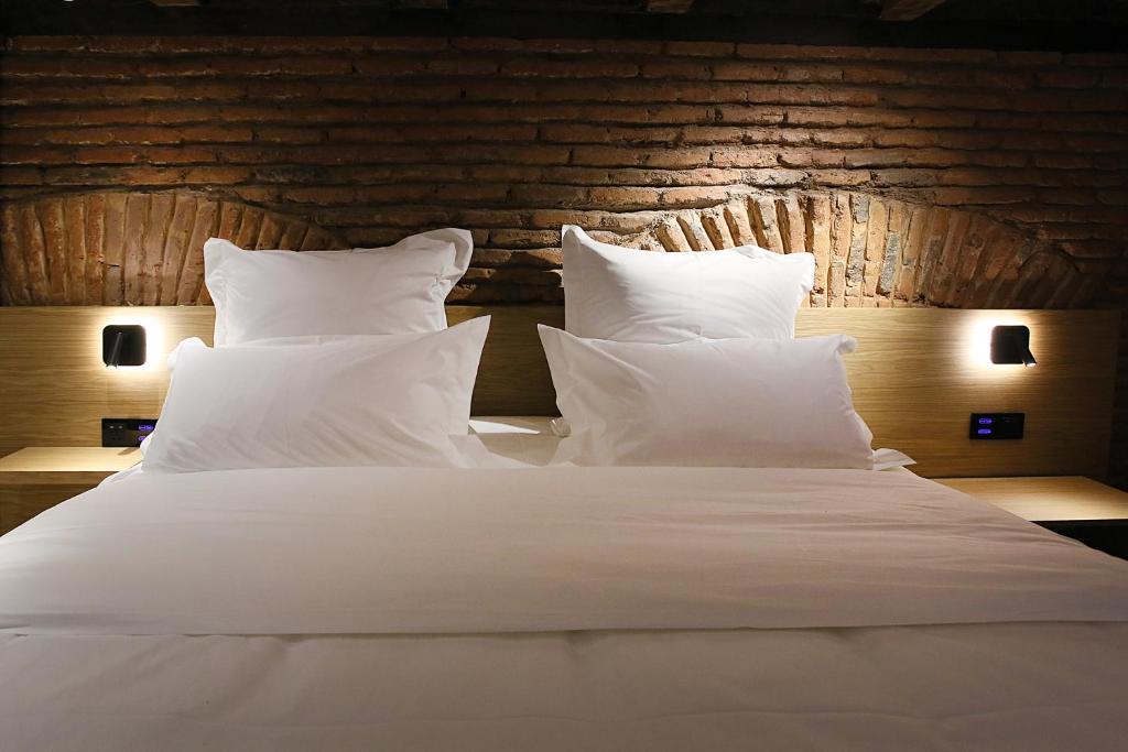 Postel nebo postele na pokoji v ubytování Paskunji Residence