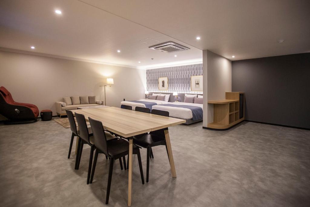 Browndot Hotel Masan Odong - 