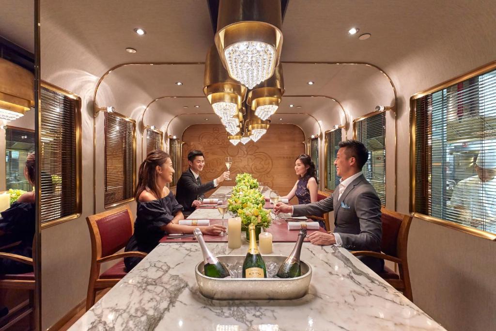 Ospiti di Mandarin Oriental, Hong Kong