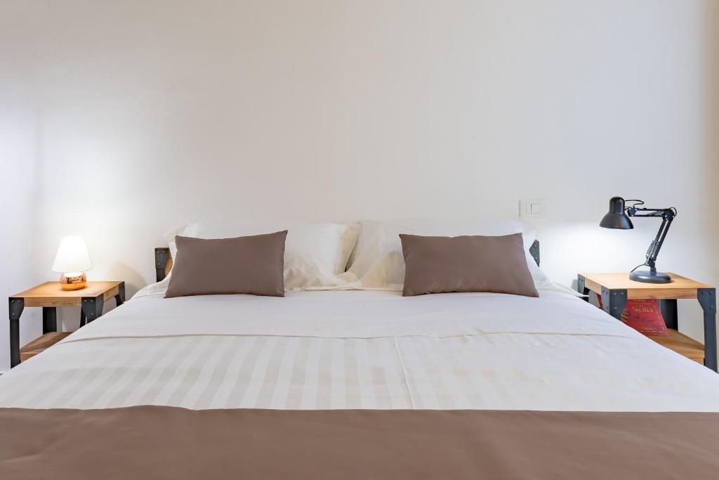 Le Maestranze Deluxe Rooms - 11