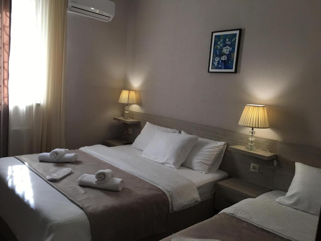 Postel nebo postele na pokoji v ubytování Family Hotel Triston
