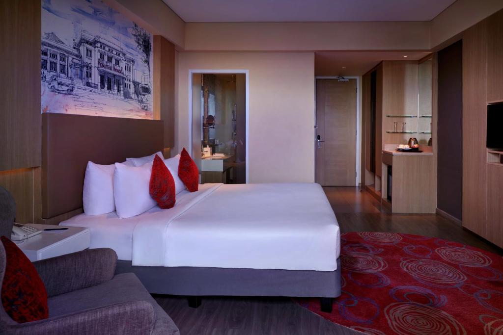 Postel nebo postele na pokoji v ubytování Grand Mercure Bandung Setiabudi