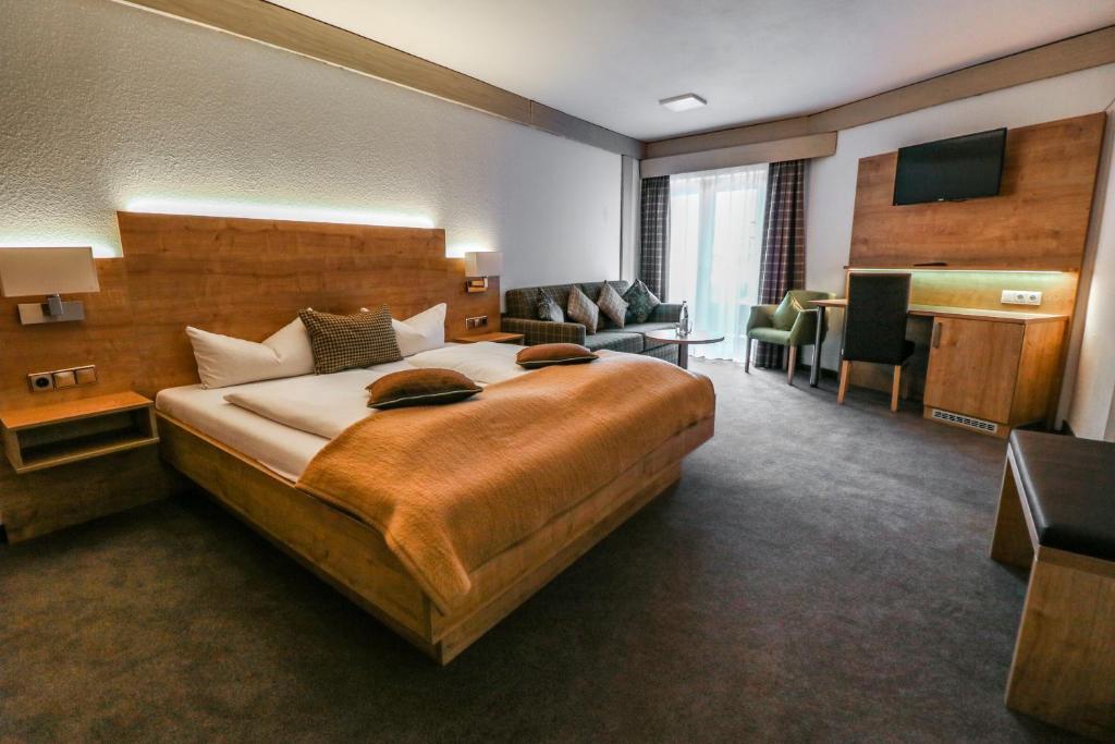 Postel nebo postele na pokoji v ubytování Hotel Quellenhof