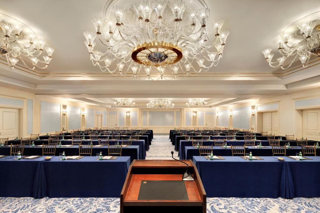 Área de negócios e/ou sala de conferências em Lotte New York Palace