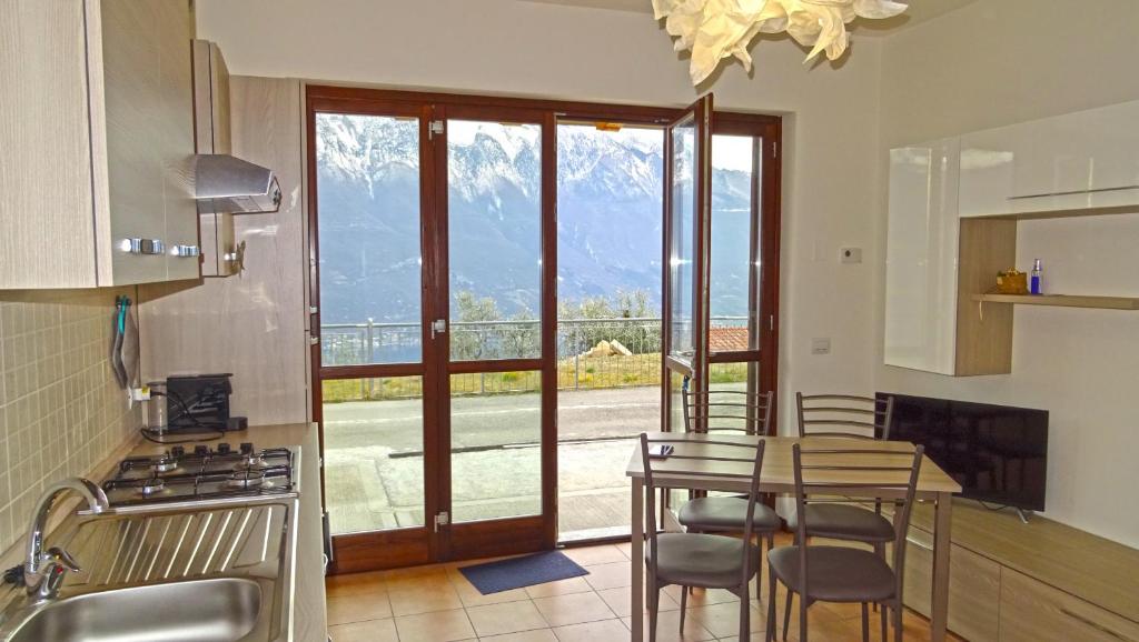 La Quiete 19 Lake view apartment by Gardadomusmea Tremosine sul Garda Lombardei Italien