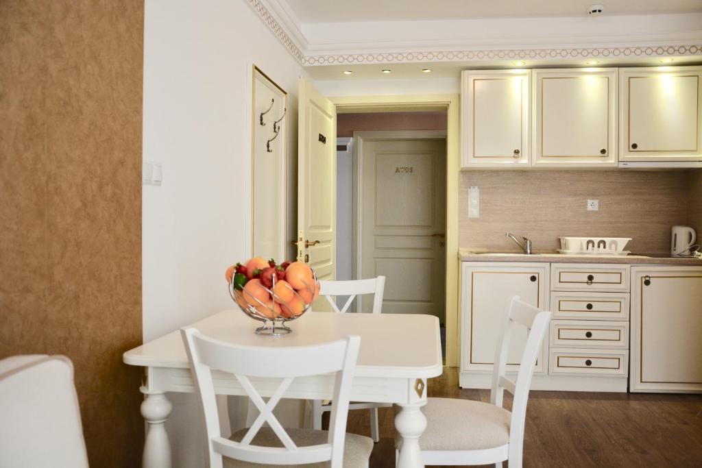 Golden Rainbow Beach Hotel - Deluxe One-Bedroom Apartment With Sea View