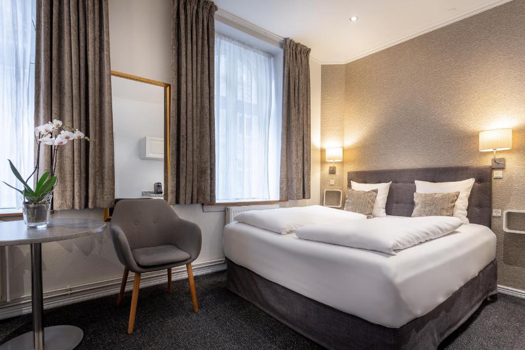 Een bed of bedden in een kamer bij Hotel Tiffany