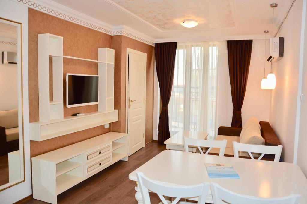 Golden Rainbow Beach Hotel - Deluxe Studio Con Park View