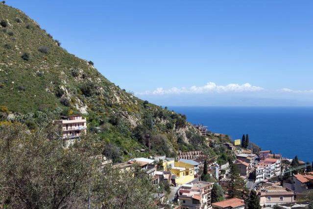 Carly & Dane Vacation House - 13