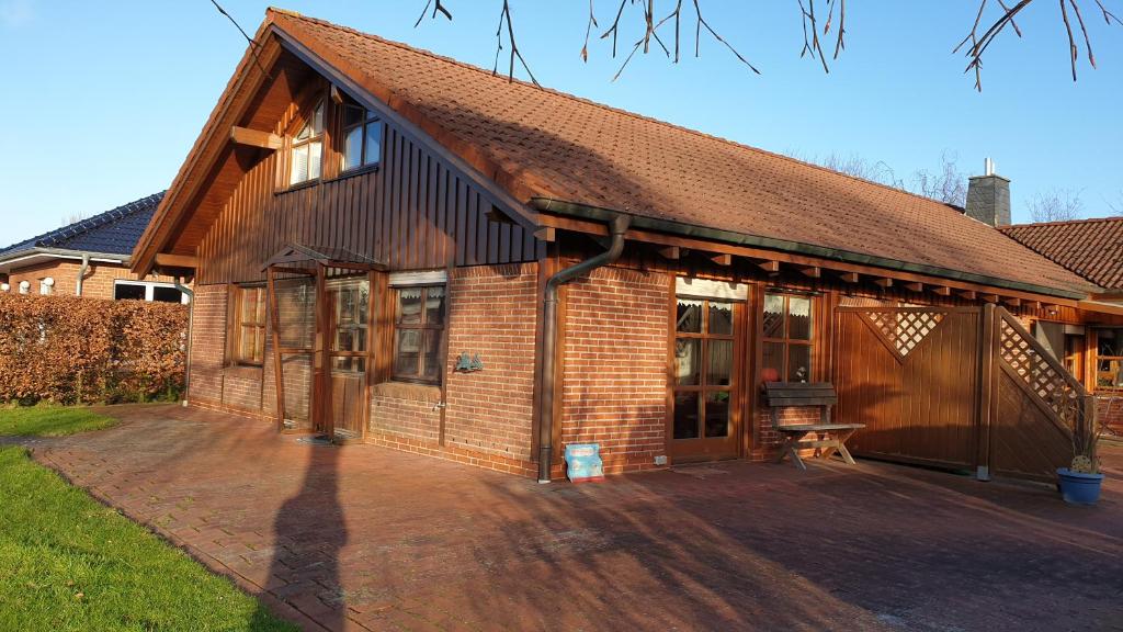 a brick building with a patio in front of it at Fewo to Hus in Bad Bederkesa