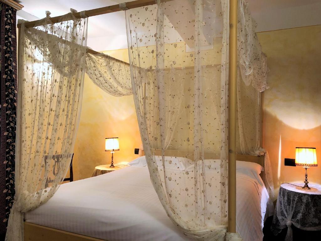 Posteľ alebo postele v izbe v ubytovaní SIENA ROMANTIC EXPERIENCE