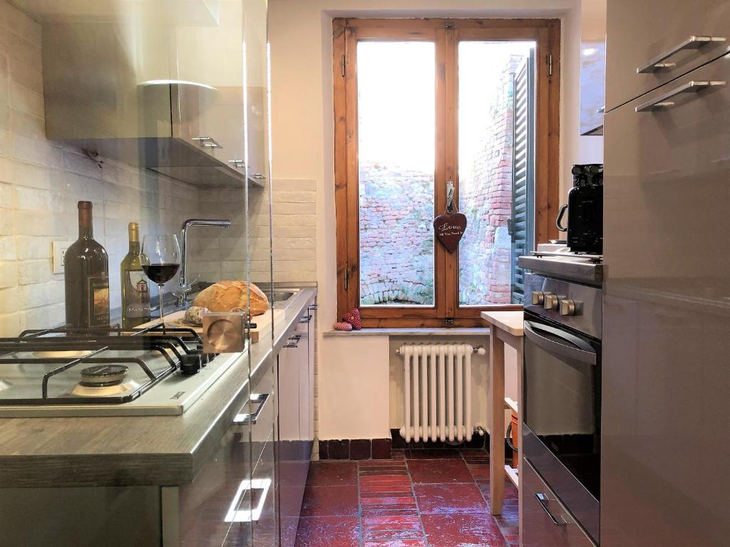 Kuchyňa alebo kuchynka v ubytovaní SIENA ROMANTIC EXPERIENCE